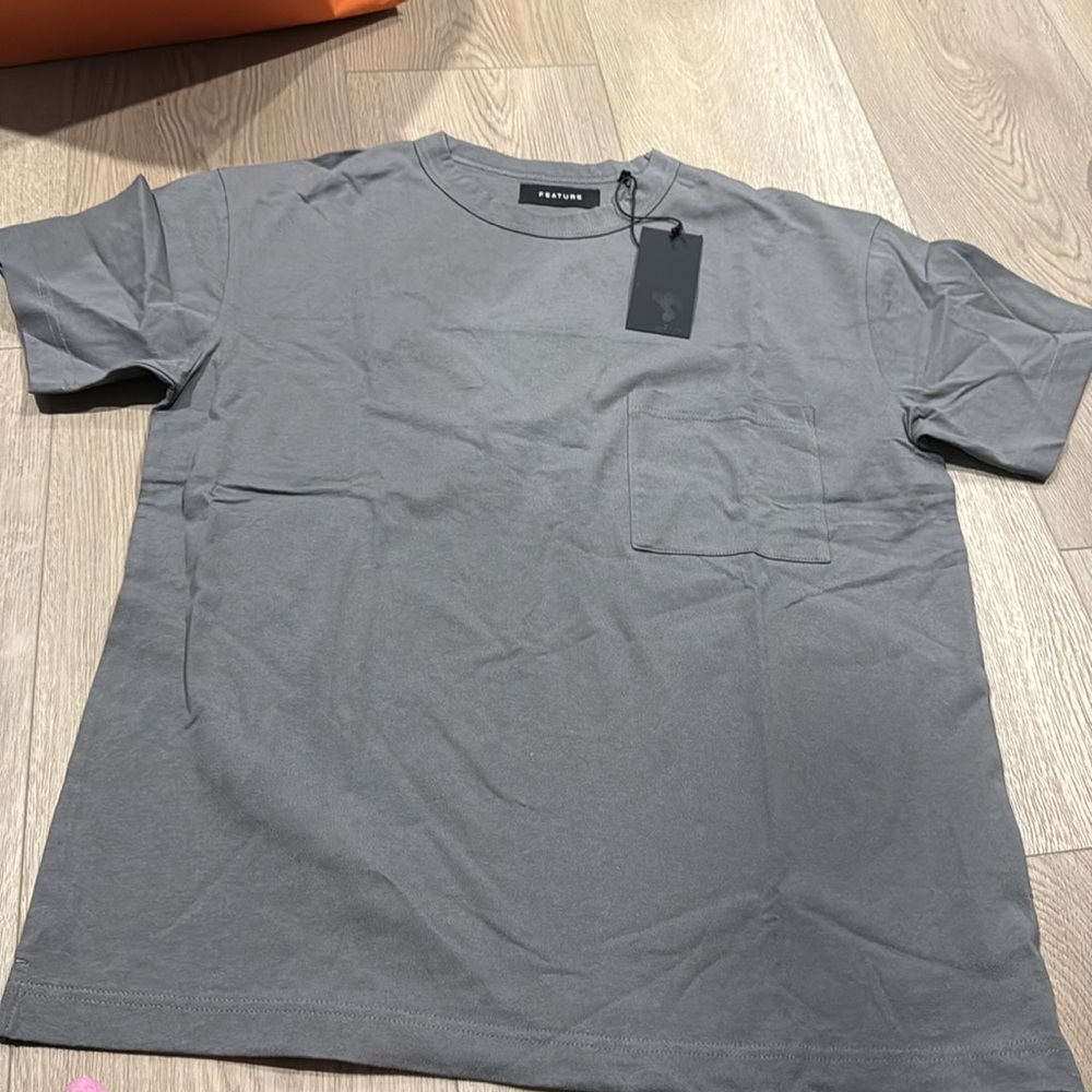 2 Men solid t-shirts (Feature brand) - Picture 4 of 8